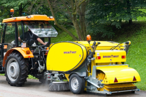 Towable sweeper Towable sweeper